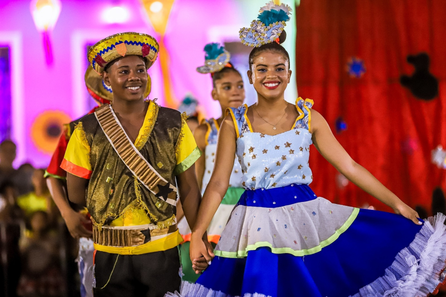 Arraiá da SEDUC leva cultura, alegria e tradição às ruas de Mata nesta segunda-feira (08)