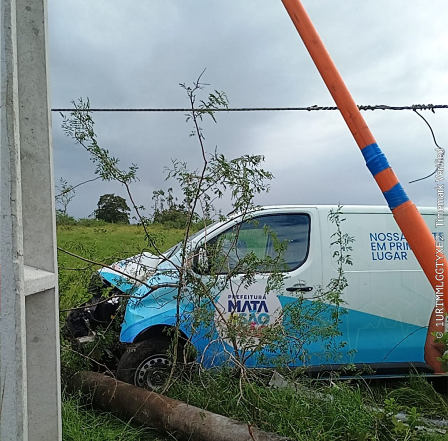 Veículo da Saúde se envolve em acidente na zona rural de Mata de São João