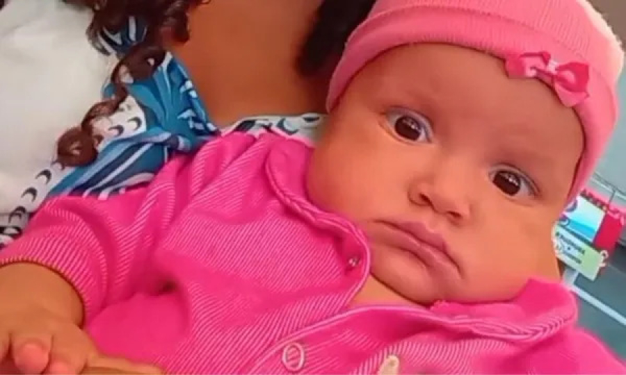 Bebê de 10 meses morta após sinais de violência sexual é sepultada em Salvador