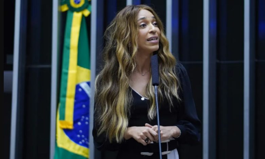 Erika Hilton cobra ‘carisma’ da esquerda para substituir Lula