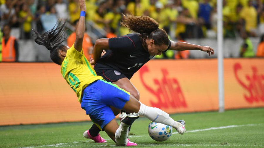Com recorde de público, amistoso da Seleção Brasileira é marcado por polêmicas de arbitragem