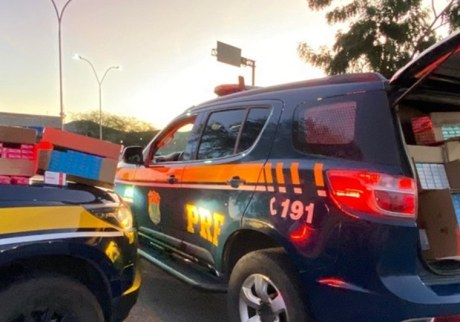 Acidente com carreta provoca interdição total da BR-242 no Oeste da Bahia