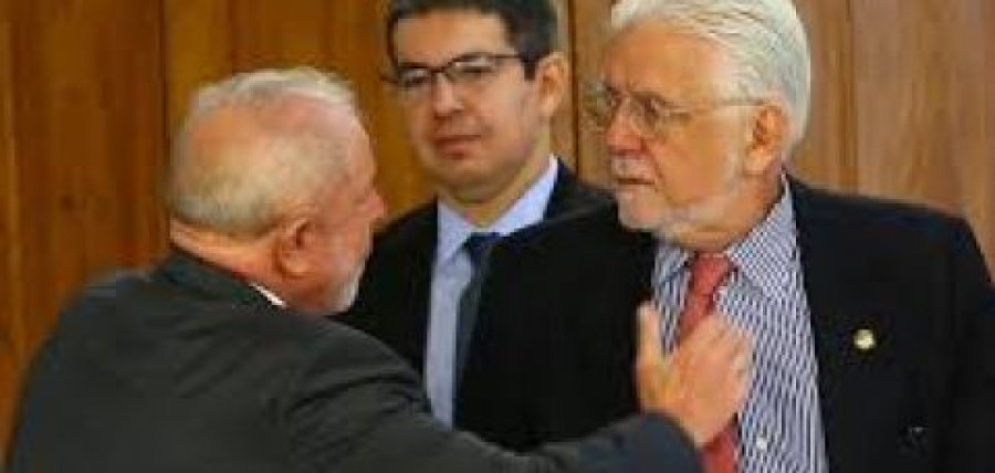 Jaques Wagner pode deixar liderança do governo no Senado após crise