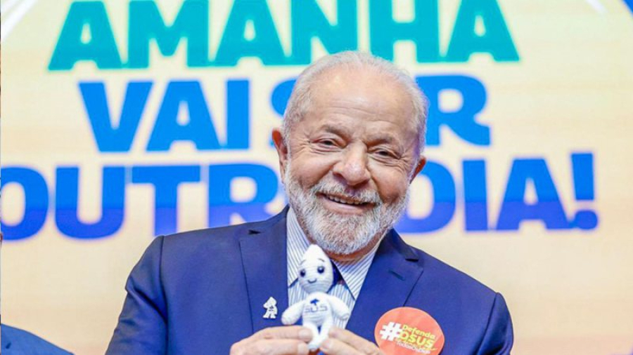 Lula diz que mulher celebrou prótese dentária do SUS: “Beijando como nunca”
