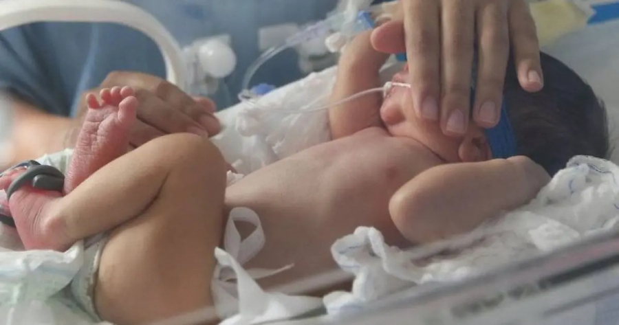 Casos de bronquiolite em bebês caem após chegada de vacina para gestantes no SUS