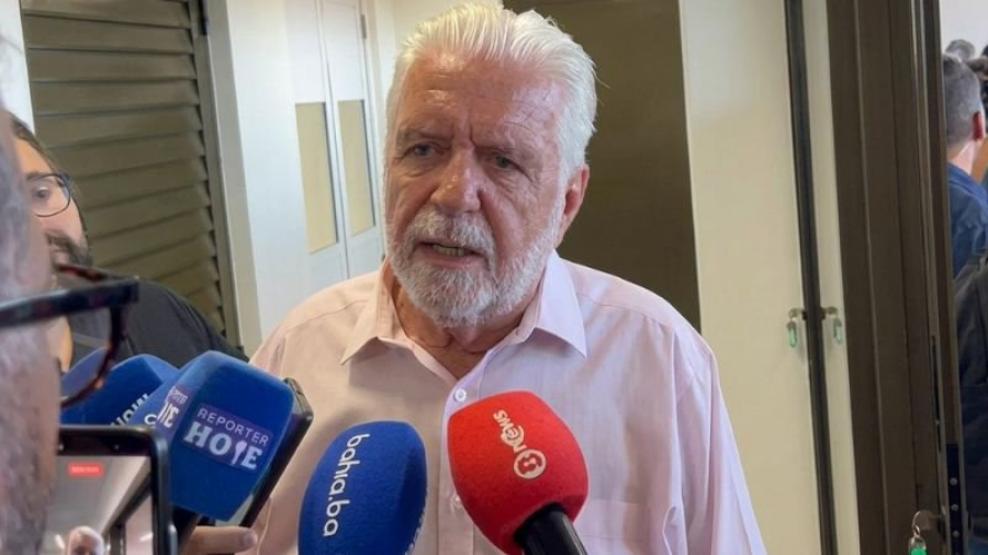 Wagner vê avanço no Senado sobre fim da escala 6x1: 'tem número para passar'