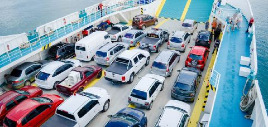 Ferry-boat tem espera de mais três horas nesta segunda