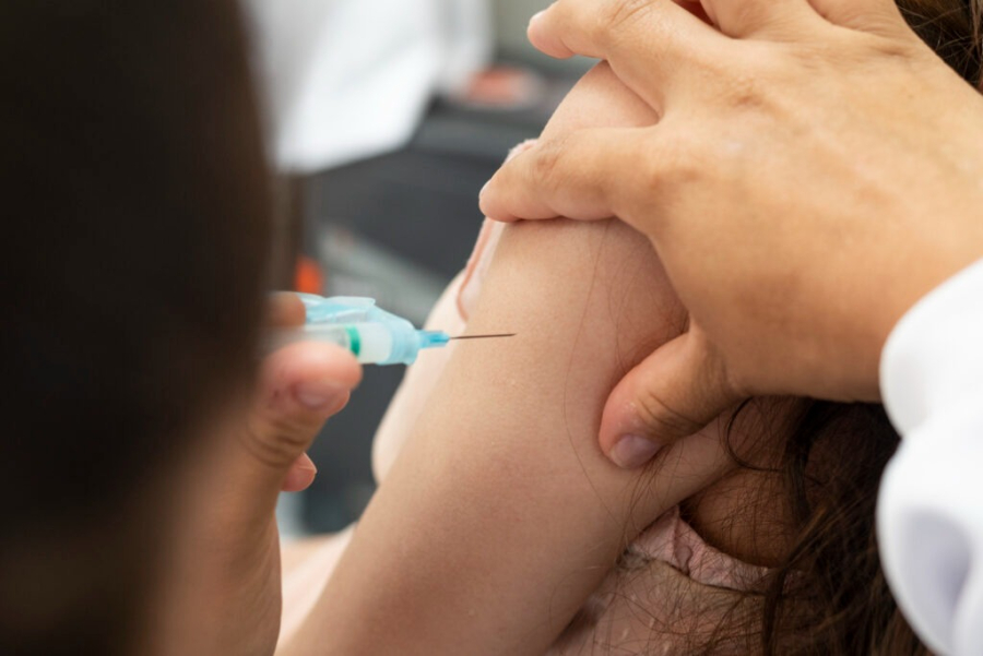 Prefeitura de Mata de São João reforça vacinação contra a dengue para adolescentes de 10 a 14 anos