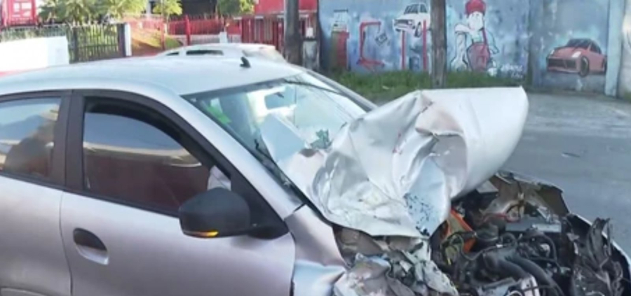 Motorista cochila ao volante, bate em ônibus e causa interdição parcial em Cajazeiras