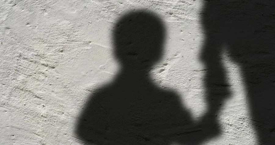 Homem é preso por suspeita de atrair crianças com doces para realizar abusos no interior da Bahia