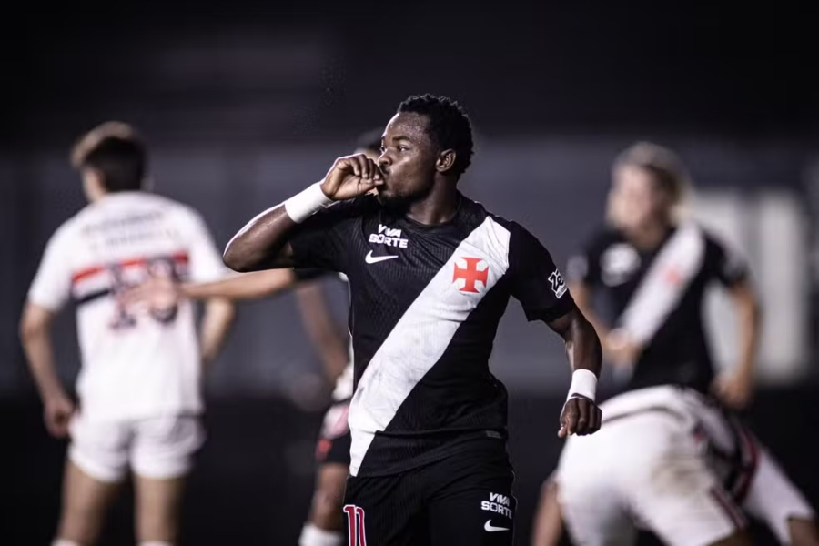 Após disputar a Copa, atacante retorna ao Vasco e pode ser opção contra o Vitória