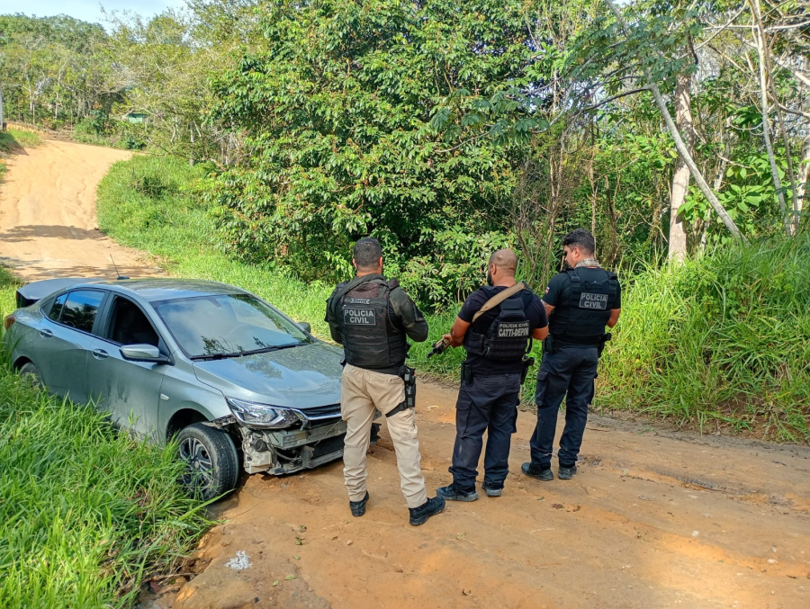 Motorista de aplicativo foge de criminosos ao destravar porta-malas e saltar de carro em movimento