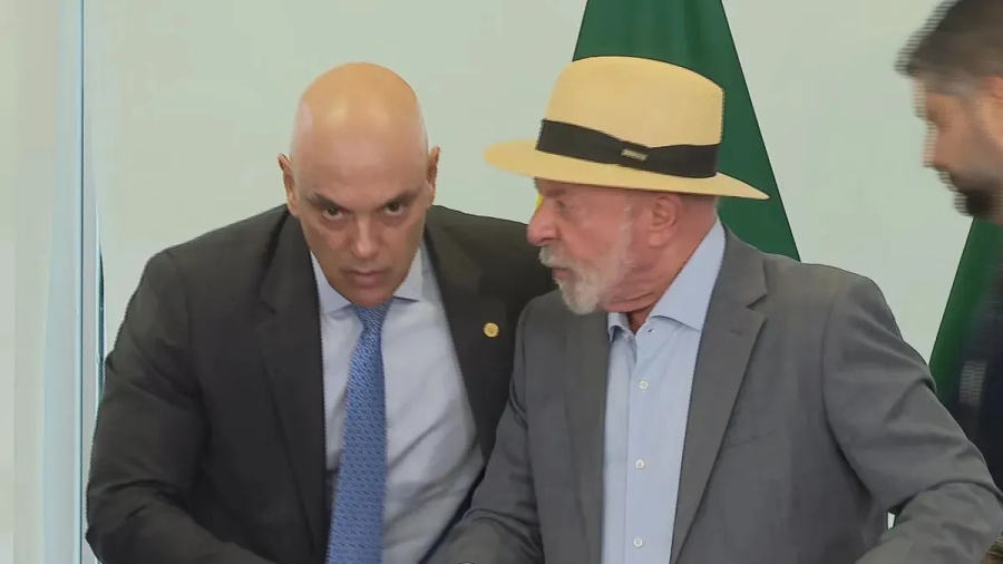 Após evento no Planalto, Lula chama Moraes para 