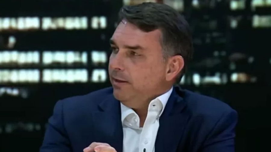 Flávio Bolsonaro diz que aceitará resultado das urnas e prevê TSE 