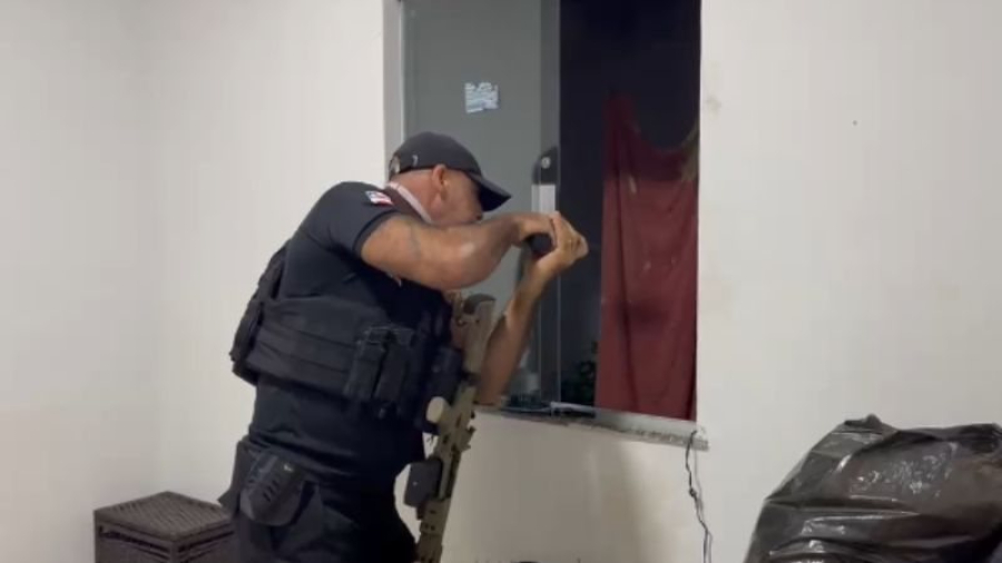 Líder de facção na mira e milhões bloqueados: veja o que se sabe sobre operação contra grupo que envia armas do RJ para a Bahia