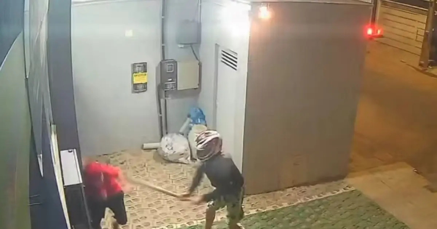 Adolescente é agredido com pedaço de madeira após bola atingir portão em Vitória da Conquista