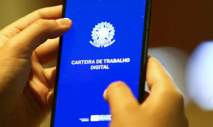 Desemprego cai para 5,3%, o menor para o trimestre terminado em julho