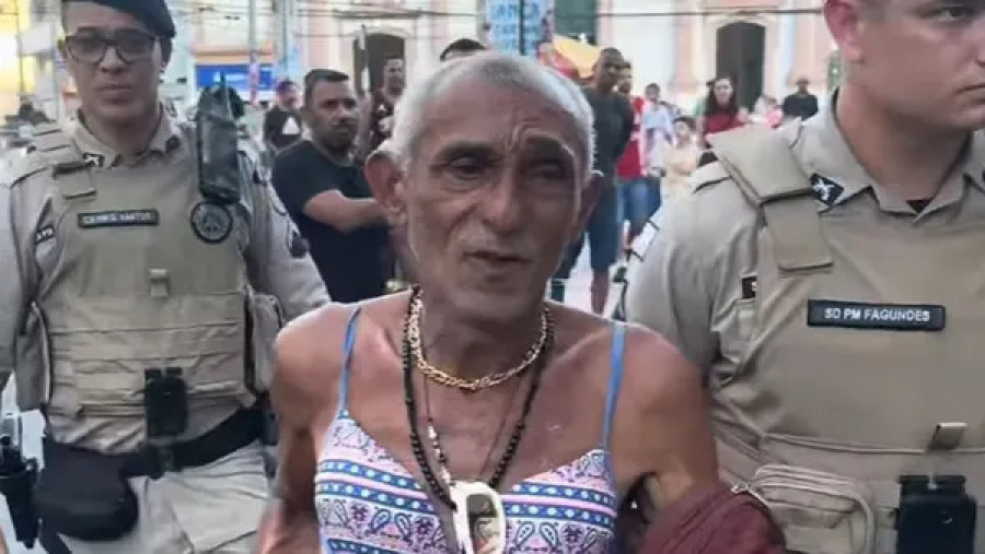 Homem é preso suspeito de importunação sexual na Praça da Piedade, em Salvador