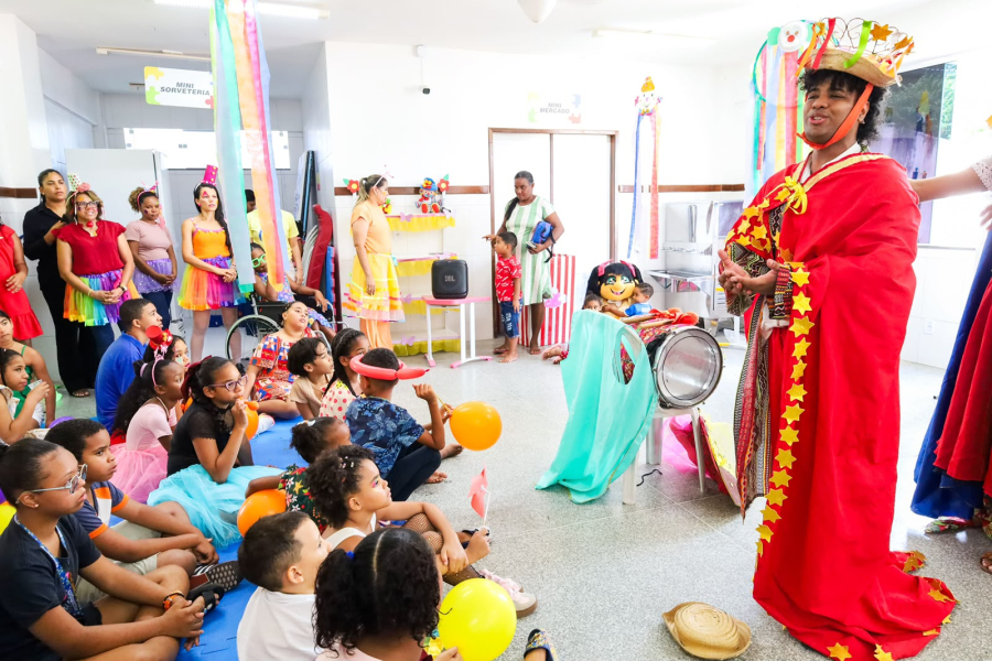 CAEE celebra mês das crianças com teatro, diversão e inclusão