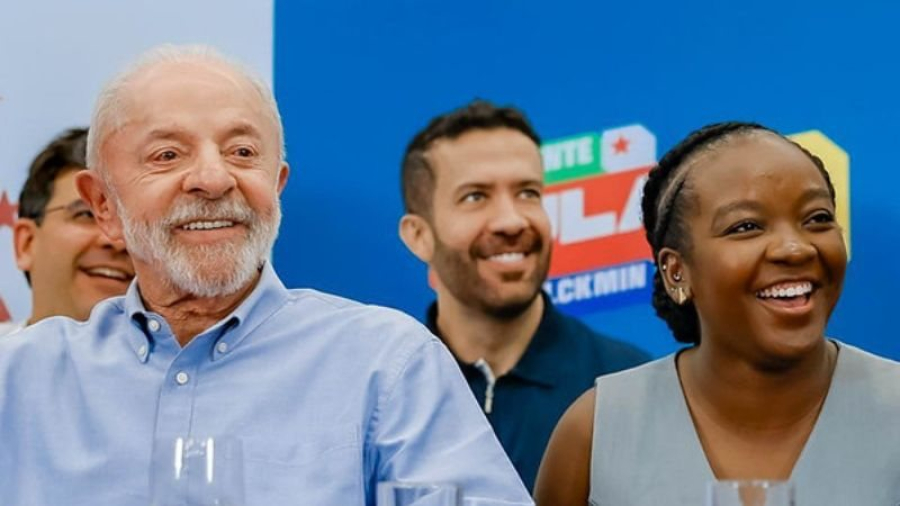 ‘Católicos são intolerantes’, ‘ditadura boa é assim’: posts de deputada mais votada do PT e rosto da campanha de Lula viralizam